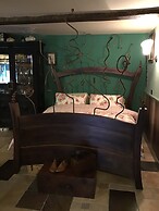 1940s Riverside Apartment