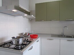 Enjoy the sea View of our Modern Flat - Beahost