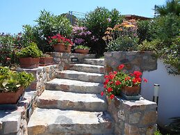 Apartment in Villa 2 to 4 Persons With Large Private Garden Sole