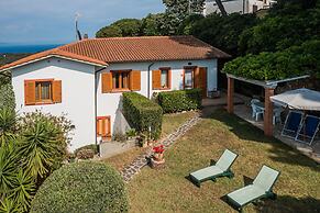 Apartment in Villa 2 to 4 Persons With Large Private Garden Sole