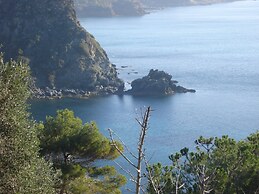 Apartment in Villa 2 to 4 Persons With Large Private Garden Sole