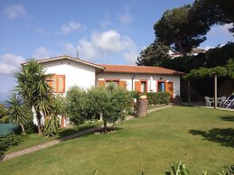 Apartment in Villa 2 to 4 Persons With Large Private Garden Sole