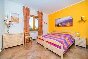 Apartment in Villa 2 to 4 Persons With Large Private Garden Sole