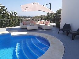 New Luxery Villa With Big Pool