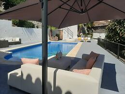 New Luxery Villa With Big Pool