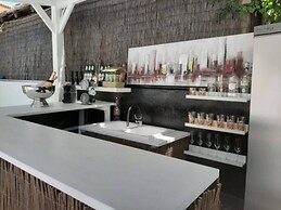 New Luxery Villa With Big Pool