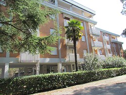 Bright sea Front Apartment With Balcony