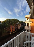 Bright sea Front Apartment With Balcony
