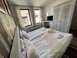 Room in Apartment - Granat Maisonette - Next to Gondola Lift, Ideal fo