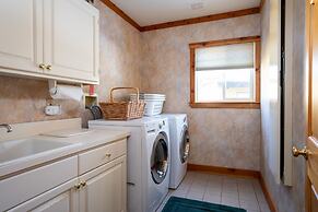 Skidder Trail Family Lodge 4 Bedroom Home by RedAwning