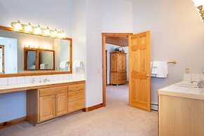 Skidder Trail Family Lodge 4 Bedroom Home by RedAwning