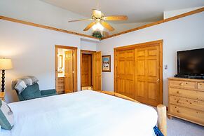 Skidder Trail Family Lodge 4 Bedroom Home by RedAwning