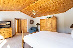 Skidder Trail Family Lodge 4 Bedroom Home by RedAwning