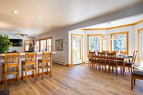 Skidder Trail Family Lodge 4 Bedroom Home by RedAwning