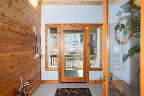 Skidder Trail Family Lodge 4 Bedroom Home by RedAwning