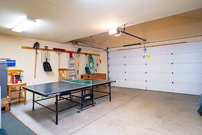 Skidder Trail Family Lodge 4 Bedroom Home by RedAwning