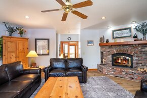 Skidder Trail Family Lodge 4 Bedroom Home by RedAwning