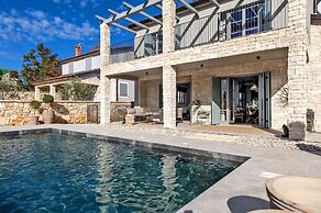 Villa Renata with Pool and Sauna