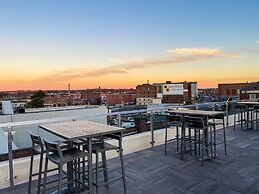 The Bee Hotel Danville