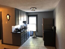 The 540 With Private Yard & Parking, Near Falls & Casino by Niagara Ho