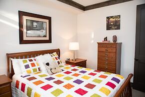 The Seasons 1818 2 Bedroom Condo by RedAwning