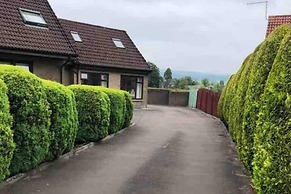 1 Bed House - Central, Free Parking, Wifi