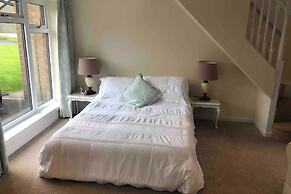 1 Bed House - Central, Free Parking, Wifi