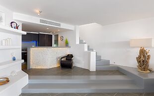 Luxurious Beachfront Villa Maira