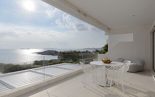 Luxurious Beachfront Villa Maira