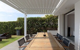 Luxurious Beachfront Villa Maira