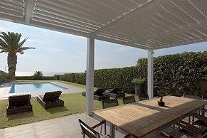 Luxurious Beachfront Villa Maira
