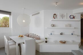 Luxurious Beachfront Villa Maira