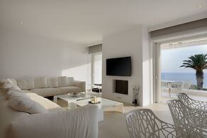 Luxurious Beachfront Villa Maira