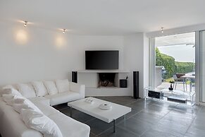 Luxurious Beachfront Villa Maira