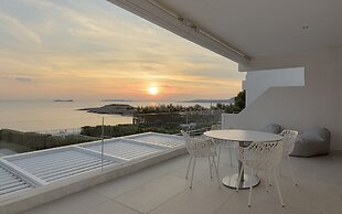 Luxurious Beachfront Villa Maira