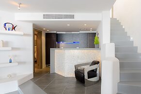 Luxurious Beachfront Villa Maira