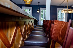 The Colonial Inn-Hillsborough