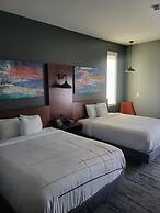 La Quinta Inn & Suites by Wyndham Louisville NE/Old Henry Rd