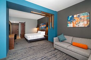 La Quinta Inn & Suites by Wyndham Louisville NE/Old Henry Rd