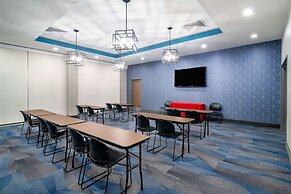 La Quinta Inn & Suites by Wyndham Louisville NE/Old Henry Rd