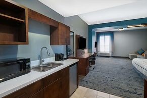 La Quinta Inn & Suites by Wyndham Louisville NE/Old Henry Rd