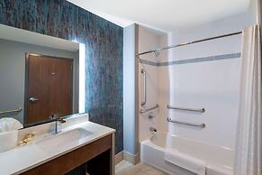 La Quinta Inn & Suites by Wyndham Louisville NE/Old Henry Rd