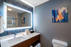 La Quinta Inn & Suites by Wyndham Louisville NE/Old Henry Rd