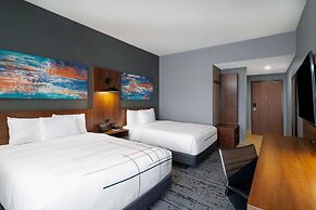 La Quinta Inn & Suites by Wyndham Louisville NE/Old Henry Rd