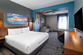 La Quinta Inn & Suites by Wyndham Louisville NE/Old Henry Rd