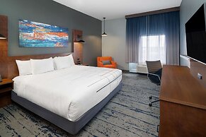 La Quinta Inn & Suites by Wyndham Louisville NE/Old Henry Rd
