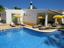 Immaculate 3-bed Villa in Guia Private Pool