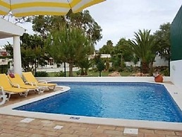 Immaculate 3-bed Villa in Guia Private Pool