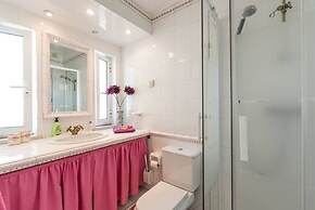 Immaculate 3-bed Villa in Guia Private Pool