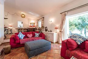 Immaculate 3-bed Villa in Guia Private Pool